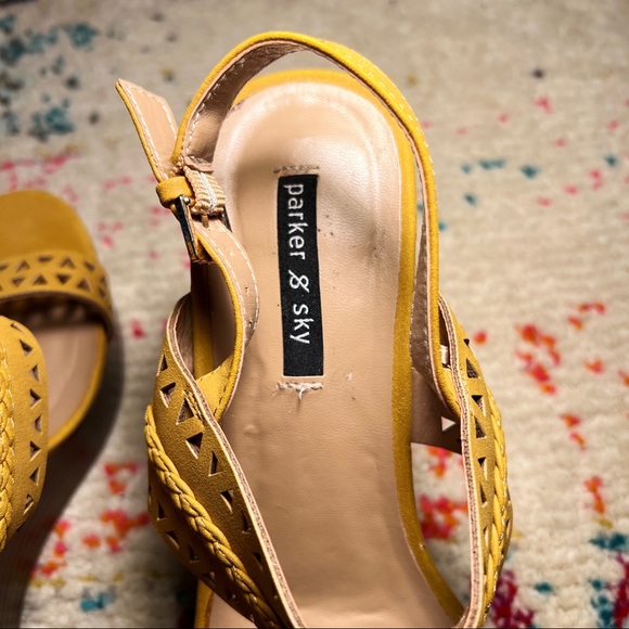 3/$30 🌻 Parker & Sky Mustard Yellow Laser Cut Wedges / Sandals, Size 6 - Picture 8 of 9